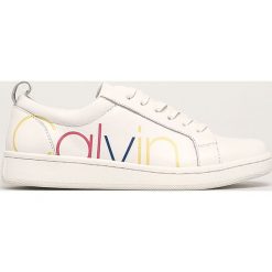 Calvin Klein - Buty skórzane. Białe buty sportowe damskie Calvin Klein, bez wzorów, ze skóry, sportowe. W wyprzedaży za 399,90 zł.