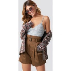 MANGO Szorty Gabisa - Brown. Brązowe szorty damskie marki Mango, w paski, z podwyższonym stanem. Za 141,95 zł.