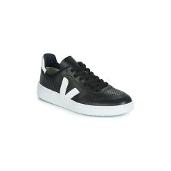 Buty Veja V-10 LEATHER. Czarne trampki i tenisówki damskie Veja, bez wzorów, bez zapięcia. Za 549,00 zł.