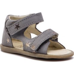 Sandały MRUGAŁA - Flo 1105/9-88 Grey Stars. Szare sandały dziewczęce Mrugała, ze skóry, bez zapięcia. W wyprzedaży za 159,00 zł.