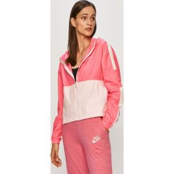 Nike Sportswear - Kurtka. Różowe kurtki damskie Nike Sportswear, s, bez wzorów, z poliesteru, krótkie. Za 229,90 zł.
