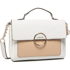 Torebka CALVIN KLEIN - Hoop Top Handle Md K60K606509 0K4. Białe topy damskie Calvin Klein, z aplikacjami, ze skóry ekologicznej, klasyczne, zdobione, bez dodatków. Za 699,00 zł.
