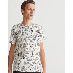 T-shirt z printem - Kremowy. Białe t-shirty damskie marki Reserved, s, bez wzorów, bez kołnierzyka. Za 29,99 zł.