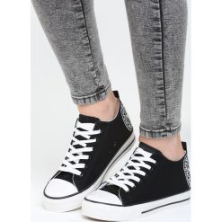 Czarne Sneakersy Luckiest. Czarne sneakersy damskie marki Kazar, z lakierowanej skóry. Za 49,99 zł.