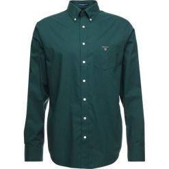 GANT THE BROADCLOTH Koszula june bug green. Zielone koszule męskie marki GANT, m, z bawełny. Za 379,00 zł.