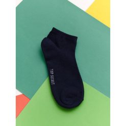 SKARPETKI MĘSKIE. Zielone skarpetki męskie Top Secret, bez wzorów, z bawełny. W wyprzedaży za 9,99 zł.