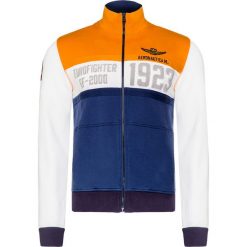 Bluza AERONAUTICA MILITARE. Brązowe bluzy męskie Aeronautica Militare, s, moro, z dzianiny, militarne, z włoskim kołnierzykiem, bez rękawów, bez kaptura. W wyprzedaży za 714,00 zł.