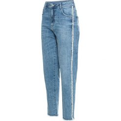Dżinsy z haftem bonprix niebieski "bleached”. Niebieskie jeansy damskie bonprix. Za 169,99 zł.