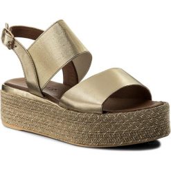 Espadryle INUOVO - 8917 Gold. Żółte espadryle damskie Inuovo, bez wzorów, ze skóry, bez obcasa. W wyprzedaży za 159,00 zł.
