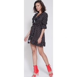 Czarna Sukienka Resinate. Czarne sukienki damskie other, na imprezę, na lato, s, bez wzorów, eleganckie, bez kołnierzyka, bez rękawów, kopertowe. Za 89,99 zł.