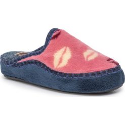 Kapcie MANITU - 330174 Rosa 42. Różowe klapki damskie Manitu, bez wzorów, z tworzywa sztucznego, bez obcasa. Za 139,00 zł.