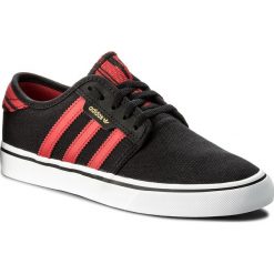 Buty adidas - Seeley CQ1176 Cblack/Scarle/Ftwwht. Czarne buty sportowe damskie Adidas, z aplikacjami, ze skóry ekologicznej, sportowe. W wyprzedaży za 229,00 zł.