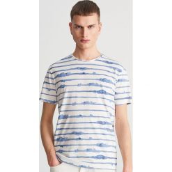 T-shirt z nieregularnym printem - Kremowy. Białe t-shirty męskie Reserved, xl, bez wzorów, bez kołnierzyka. Za 39,99 zł.