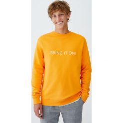 Bluza z haftowanym napisem. Pomarańczowe bluzy męskie Pull&Bear, m, z haftami, bez kołnierzyka, bez rękawów, bez kaptura. Za 89,90 zł.