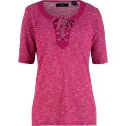 Shirt melanżowy ze sznurowaniem, krótki rękaw bonprix ciemnoróżowy melanż. Różowe koszulki damskie marki bonprix, bez wzorów, bez kołnierzyka, z krótkim rękawem. Za 34,99 zł.