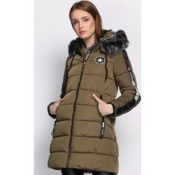 Ciemnozielona Kurtka Discerning. Szare kurtki damskie Born2be, na zimę, l, z aplikacjami, z kapturem. Za 189,99 zł.