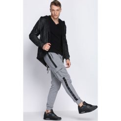 Szare Spodnie Dresowe Long Suffering. Czarne spodnie dresowe męskie marki Born2be, l, z aplikacjami, z dresówki. Za 64,99 zł.