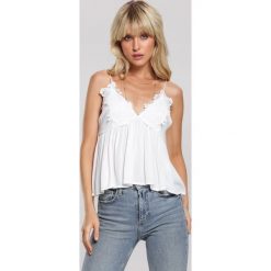 Biała Top Devilish Style. Białe bluzki damskie Renee, s, z aplikacjami, z koronki, bez kołnierzyka. Za 69,99 zł.