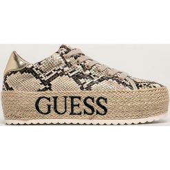 Guess Jeans - Buty. Brązowe buty sportowe damskie Guess Jeans, z aplikacjami, z jeansu, sportowe. Za 449,90 zł.