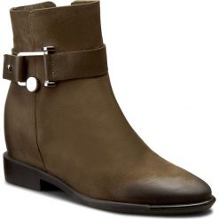 Botki CARINII - B3830 I43-I45-POL-B98. Zielone botki damskie skórzane marki Carinii. W wyprzedaży za 269,00 zł.