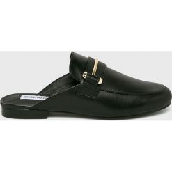 Steve Madden - Klapki Kera Flat. Czarne klapki damskie Steve Madden, bez wzorów, ze skóry, bez obcasa, na obcasie. W wyprzedaży za 259,90 zł.