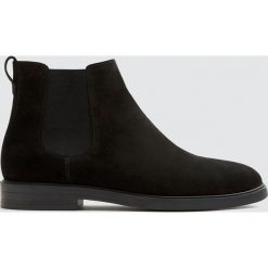 Czarne skórzane botki z gumkami. Czarne bez kategorii marki Pull&Bear. Za 249,00 zł.