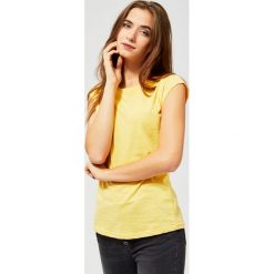 Bluzka basic. Pomarańczowe bluzki damskie Moodo, xl, bez wzorów, bez kołnierzyka, bez rękawów. Za 7,99 zł.