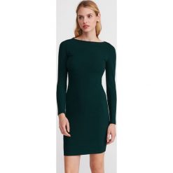 Sukienka mini z prążkowanej dzianiny - Khaki. Brązowe sukienki damskie Reserved, s, bez wzorów, z dzianiny, bez kołnierzyka, bez rękawów, mini. Za 59,99 zł.