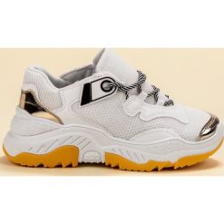 Small Swan Białe Sneakersy Damskie. Białe sneakersy damskie SMALL SWAN, z tkaniny. W wyprzedaży za 89,00 zł.