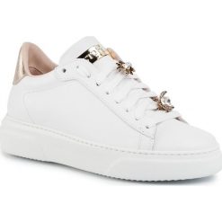 Sneakersy Stokton 773-D. Białe półbuty damskie Stokton. W wyprzedaży za 799,00 zł.