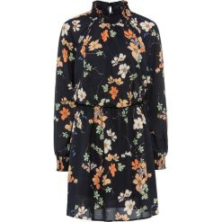 Sukienka szyfonowa bonprix ciemnoniebieski w kwiaty. Niebieskie sukienki damskie bonprix, w kwiaty, z szyfonu, eleganckie, bez kołnierzyka, bez rękawów. Za 47,99 zł.