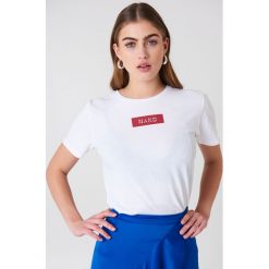NA-KD T-shirt NA-KD Logo - White. Białe t-shirty damskie NA-KD, z klasycznym kołnierzykiem. W wyprzedaży za 42,67 zł.