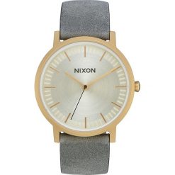 Zegarek kwarcowy "Porter Leather" w kolorze szaro-biało-złotym. Szare, analogowe zegarki męskie Nixon, złote. W wyprzedaży za 169,95 zł.