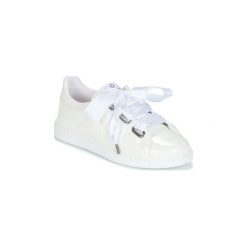 Buty Victoria DEPORTIVO CHAROL BANERAS. Białe trampki i tenisówki damskie Victoria, bez wzorów, bez zapięcia. Za 299,00 zł.