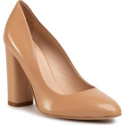 Półbuty SOLO FEMME - 45501-56-I63/000-04-00 Beż. Brązowe półbuty damskie Solo Femme, bez wzorów, ze skóry, eleganckie, bez obcasa, na obcasie, bez zapięcia. Za 339,00 zł.