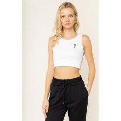 Top Guess Linda W01P96 K9JE0. Białe bluzki damskie Guess, l, z aplikacjami, polo. W wyprzedaży za 149,00 zł.