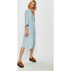 Noisy May - Sukienka. Niebieskie sukienki damskie Noisy May, na co dzień, s, bez wzorów, z lyocellu, casualowe, bez kołnierzyka, bez rękawów, rozkloszowane. Za 189,90 zł.