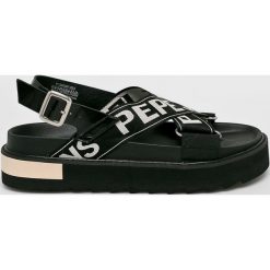 Pepe Jeans - Sandały Narita Folk. Czarne klapki damskie Pepe Jeans, bez wzorów, z jeansu, bez obcasa, na obcasie. W wyprzedaży za 279,90 zł.