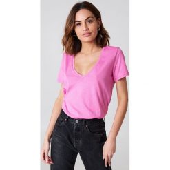 NA-KD Basic T-shirt z dekoltem V - Pink. Różowe t-shirty damskie NA-KD Basic, z bawełny. W wyprzedaży za 26,48 zł.