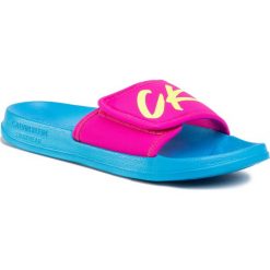 Klapki CALVIN KLEIN SWIMWEAR - Velcro Slide KW0KW01028 CEU. Różowe klapki damskie Calvin Klein Swimwear, bez wzorów, z tworzywa sztucznego, bez obcasa. Za 179,00 zł.