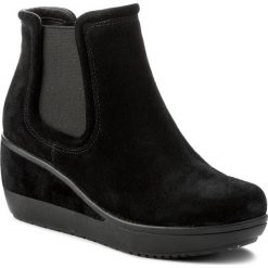 Botki CLARKS - Wynnmere Mara 261295224 Black Suede. Czarne buty zimowe damskie Clarks, ze skóry. W wyprzedaży za 299,00 zł.