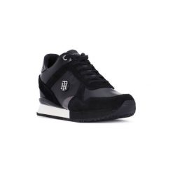 Trampki Tommy Hilfiger 990 CAMO METALLIC WEDGE. Czarne trampki i tenisówki damskie marki TOMMY HILFIGER, z materiału, z okrągłym noskiem, na obcasie. Za 518,90 zł.
