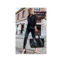 SKÓRZANA SHOPPER MODENA M CZARNY KROKODYL MAT. Czarne torby damskie na zakupy Fabiola, w paski, ze skóry. Za 313,00 zł.