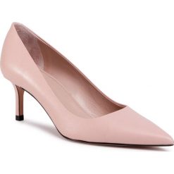 Szpilki HUGO - Ines Pump 60-C 50424228 10224046 01 Open Pink. Różowe półbuty damskie HUGO, bez wzorów, ze skóry, bez obcasa, na obcasie, bez zapięcia. W wyprzedaży za 589,00 zł.