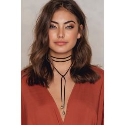 Naszyjniki damskie: NA-KD Accessories Zamszowy naszyjnik z kamyczkami – Black
