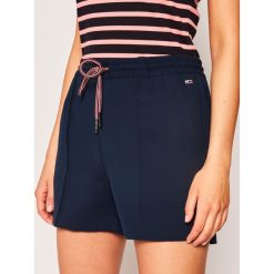 Szorty sportowe Tommy Jeans Smart Jog DW0DW07982. Czarne spodenki sportowe damskie Tommy Jeans, s, bez wzorów, z jeansu, sportowe. W wyprzedaży za 209,00 zł.