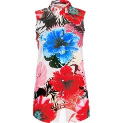 Koszula Guess W92H79 W70Q0. Bluzki damskie Guess, s, z aplikacjami, z poliesteru, bez kołnierzyka, bez rękawów. W wyprzedaży za 169,00 zł.