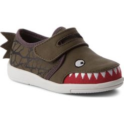 Kapcie EMU AUSTRALIA - Croc Sneaker K11611 Khaki. Zielone sandały chłopięce EMU Australia, ze skóry ekologicznej, bez zapięcia. W wyprzedaży za 129,00 zł.