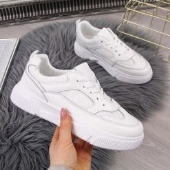 Buty sportowe damskie białe McKeylor. Białe buty sportowe damskie McKeylor, bez wzorów, sportowe. Za 89,99 zł.