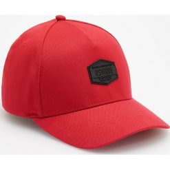 Czapka z daszkiem - Czerwony. Czerwone czapki z daszkiem męskie Reserved. Za 39,99 zł.